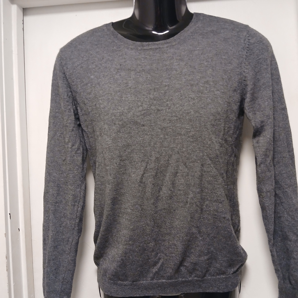 Luxe Women's Gray Crew Neck Sweater